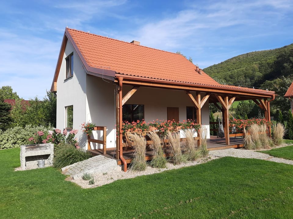 Property building, Balcony/Terrace, Garden view