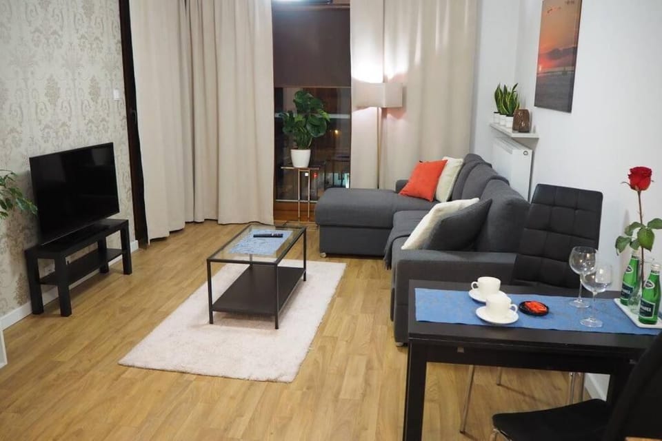 TV and multimedia, Living room, Dining area