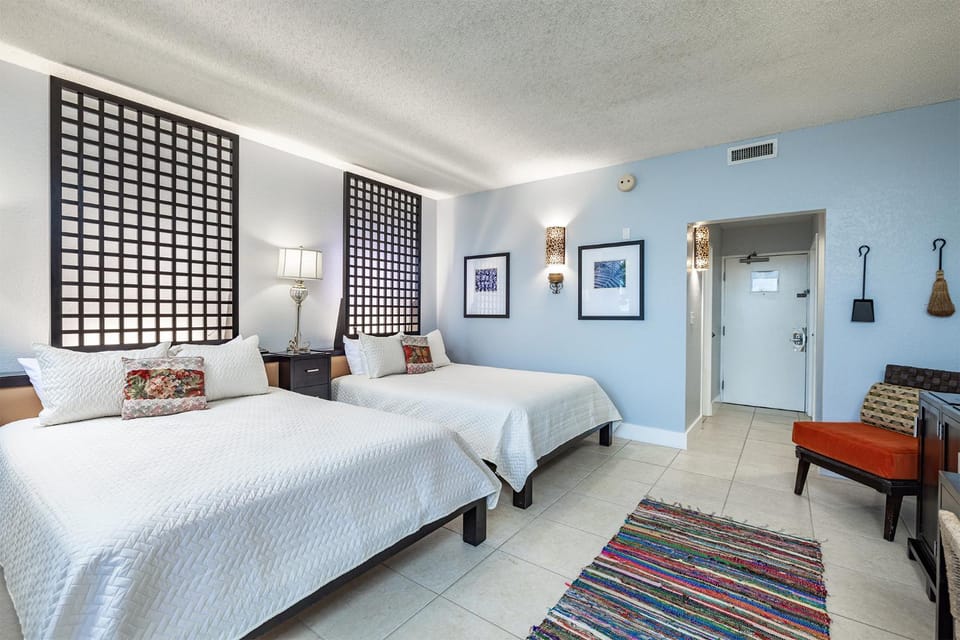 Bed, Photo of the whole room, Seating area, Bedroom