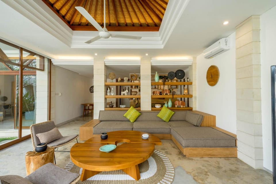 Living room, Seating area, fireplace, air conditioner