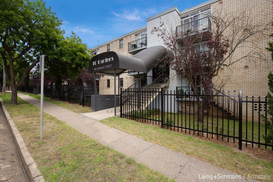 Property building, Street view