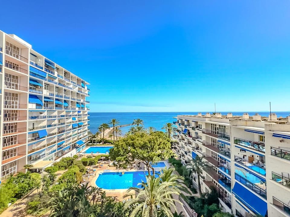 Property building, Sea view, Swimming pool