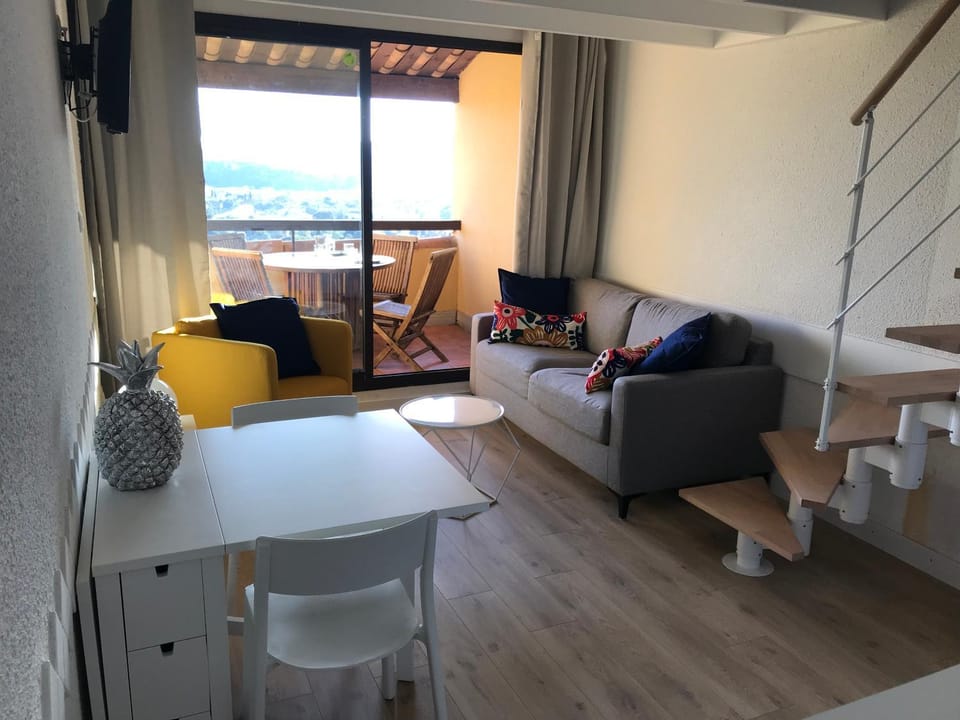Living room, Dining area, Sea view