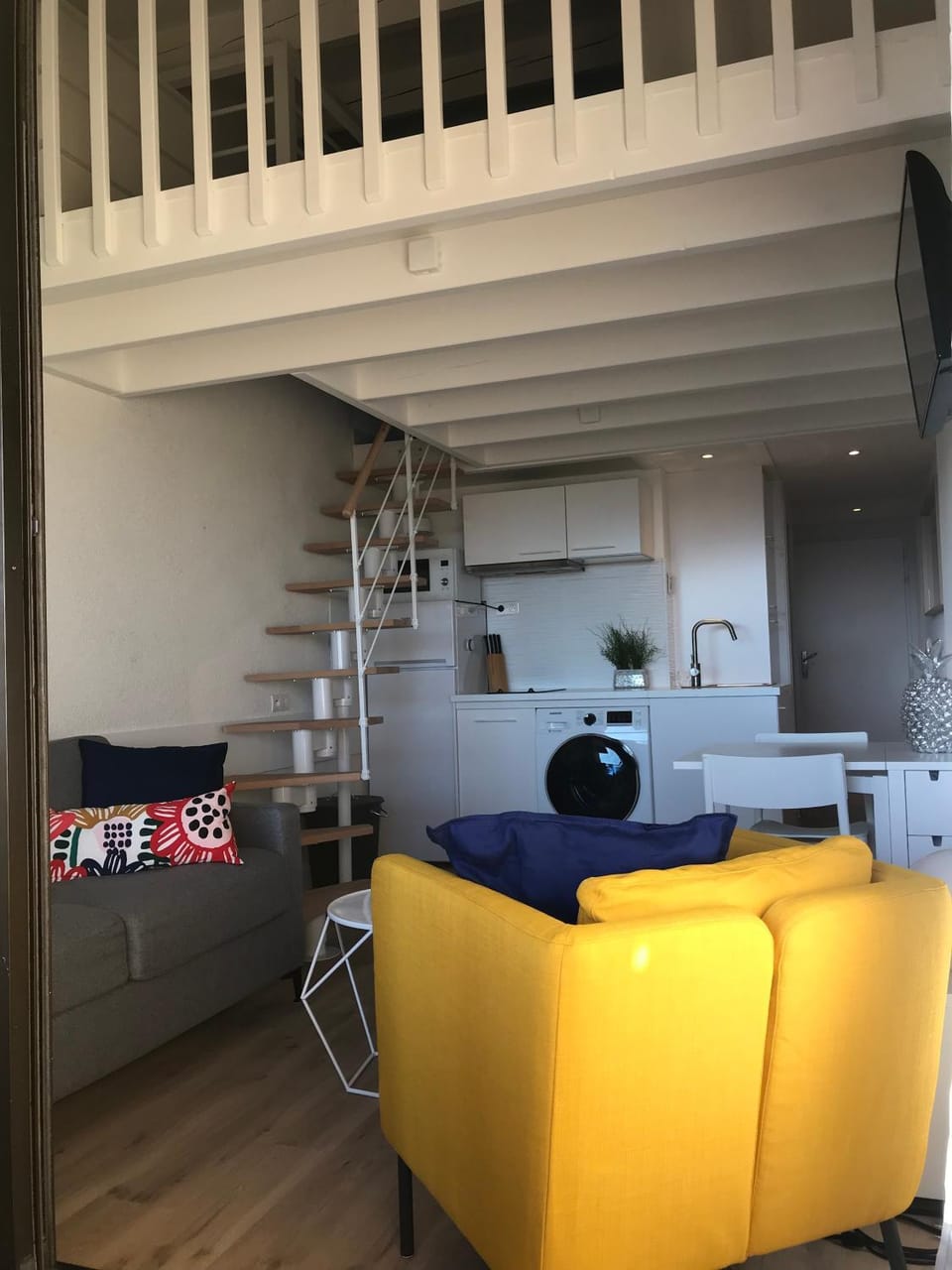 Kitchen or kitchenette, Living room, Dining area