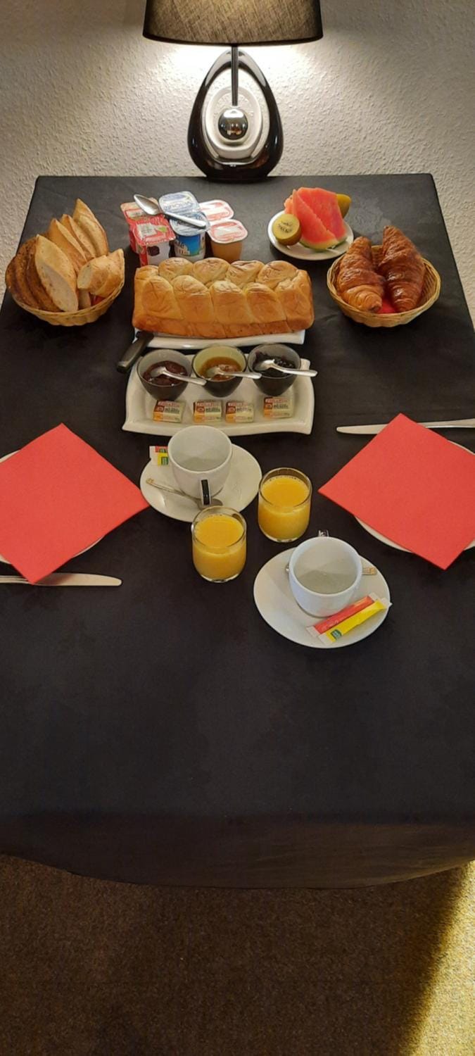 Property building, Breakfast