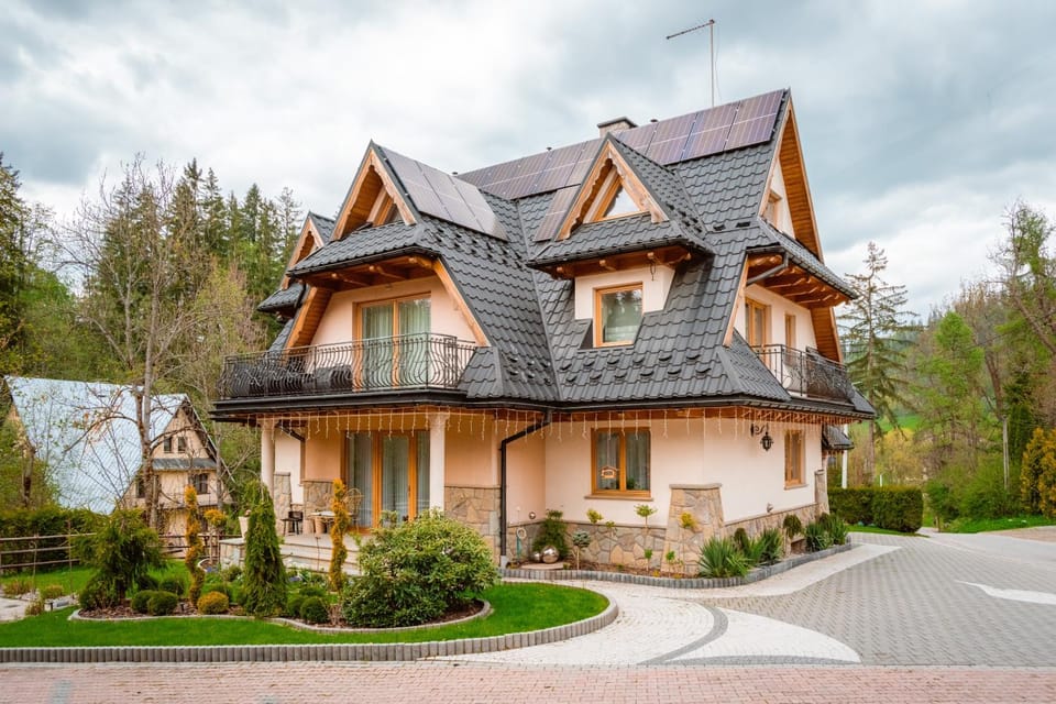 Property building, Neighbourhood, Garden, Street view