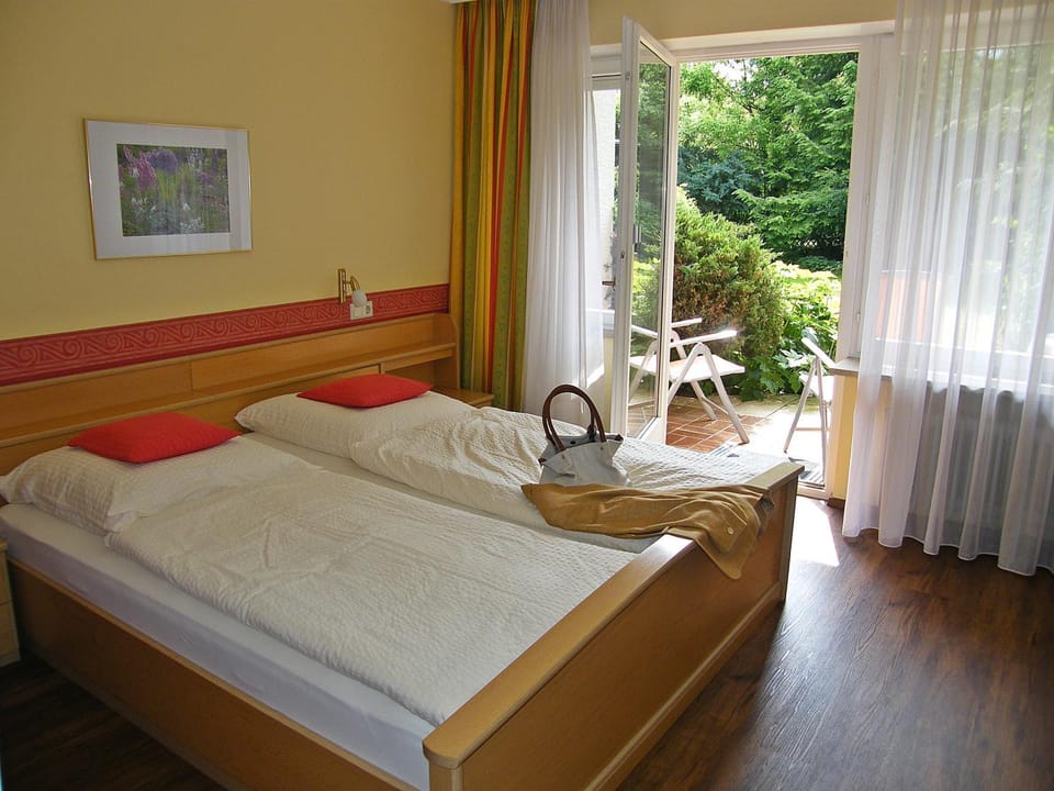 Bed, Photo of the whole room, Bedroom, Garden view