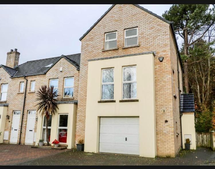 Property building, Street view