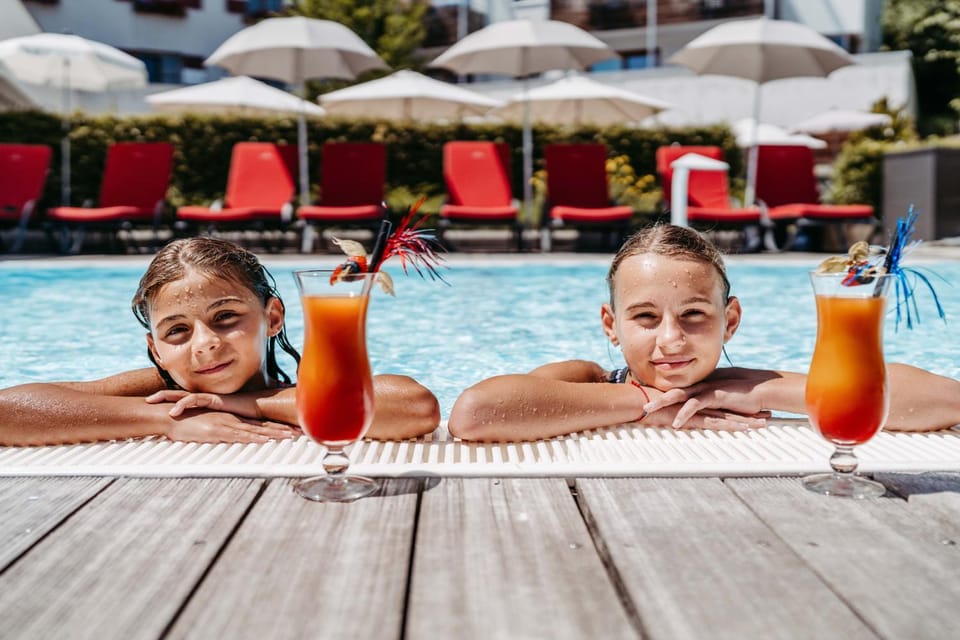 Pool view, Swimming pool, Drinks
