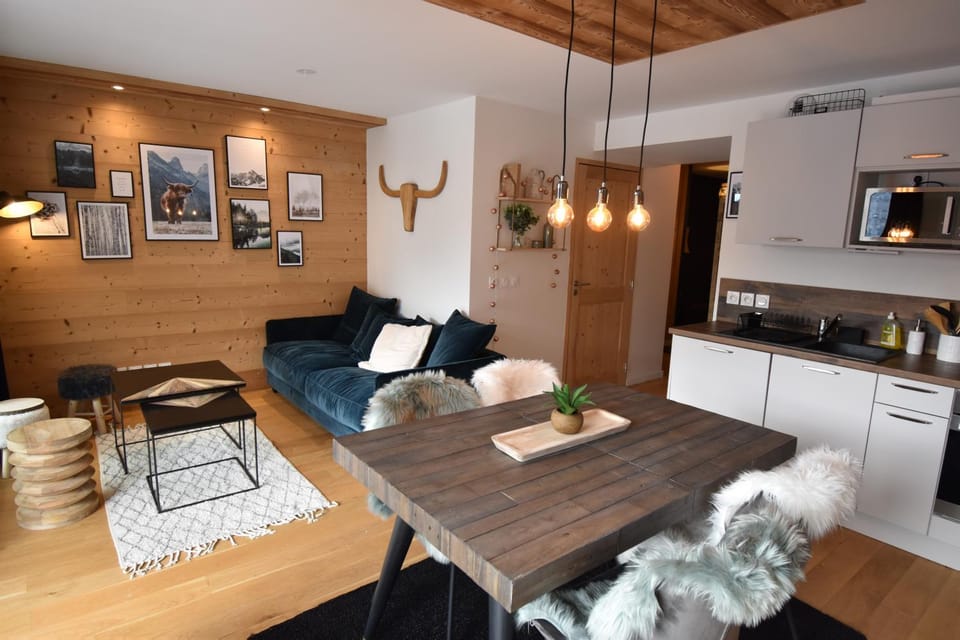 Kitchen or kitchenette, Living room, Seating area