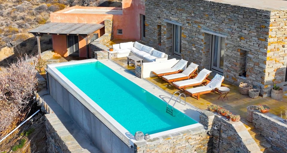 Property building, Swimming pool, sunbed