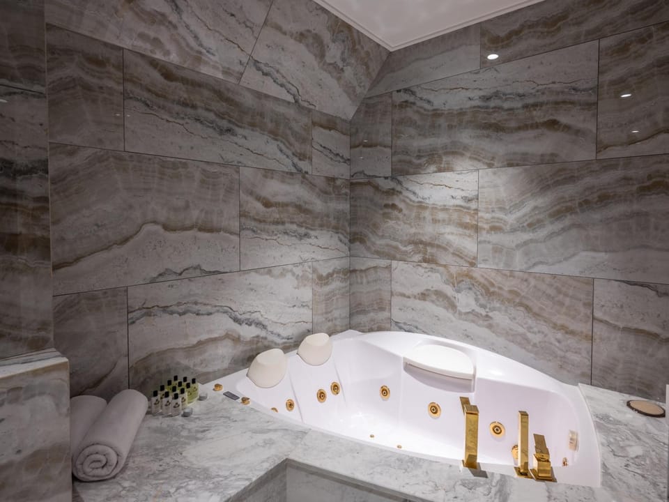 Bathroom, Bath