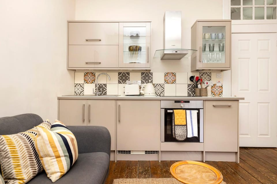 Kitchen or kitchenette, Living room, Seating area, oven, stove
