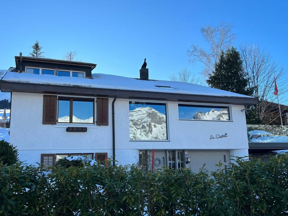 Ski-InOut 4BR Alpen Chalet, Views & Fire Chalet in St. Gallen, Switzerland