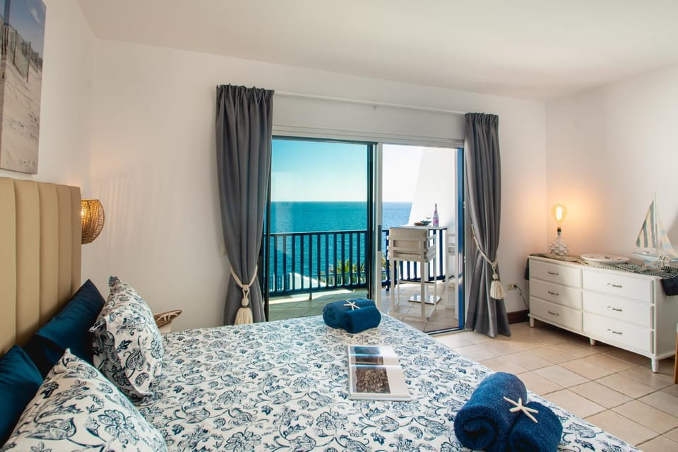 View (from property/room), Balcony/Terrace, Bedroom