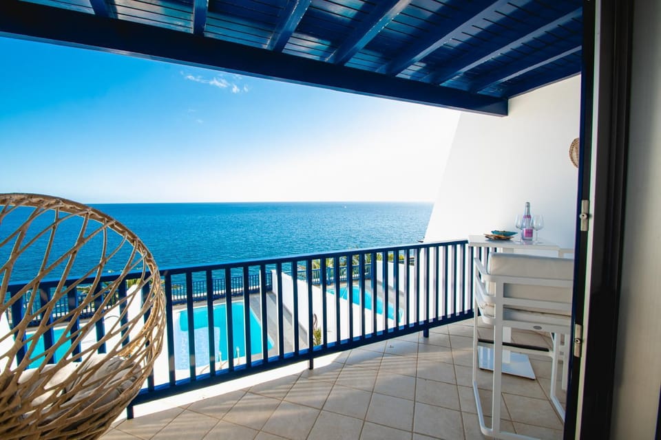 Natural landscape, View (from property/room), Balcony/Terrace, Sea view, Swimming pool