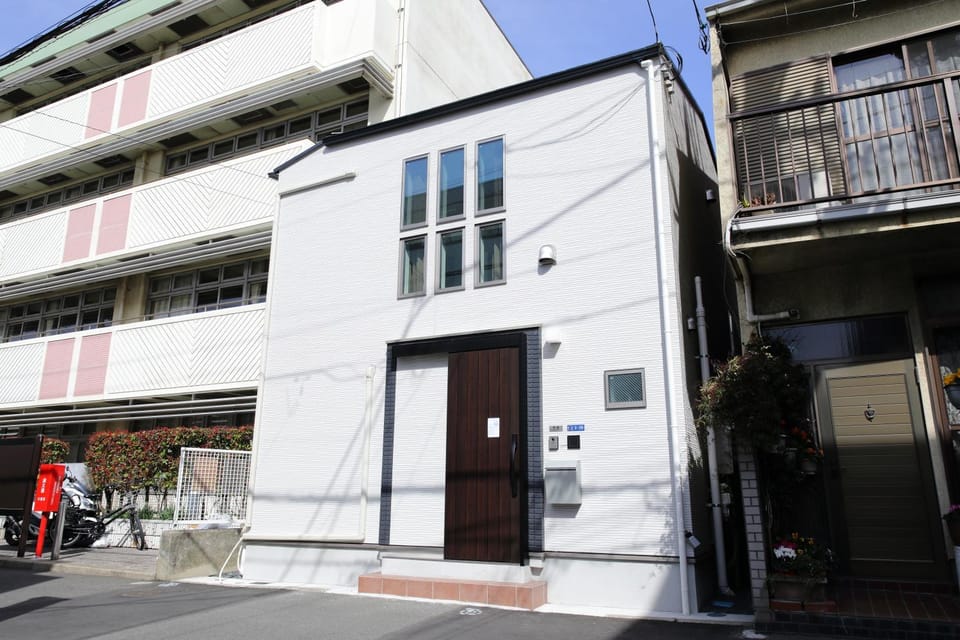 Property building, Facade/entrance