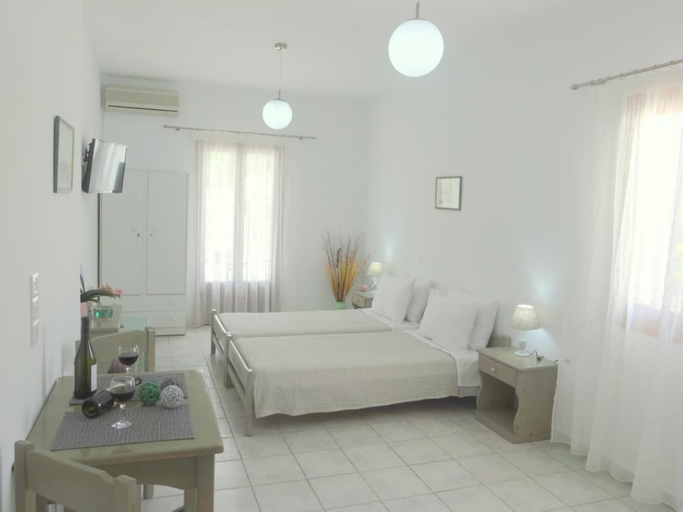 Kamakaris Rooms Apartment in Milos