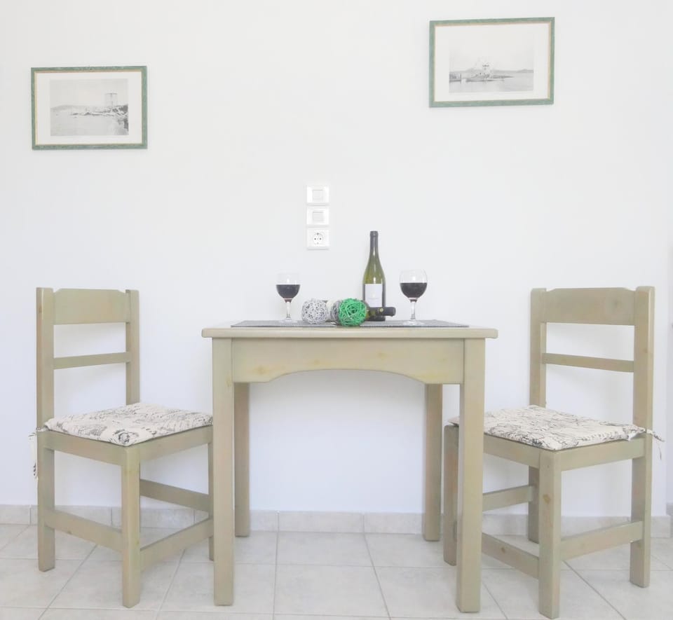 Kamakaris Rooms Apartment in Milos