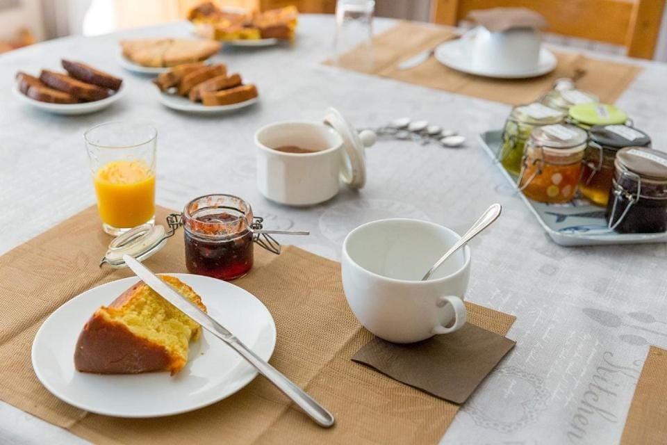 Breakfast, Continental breakfast
