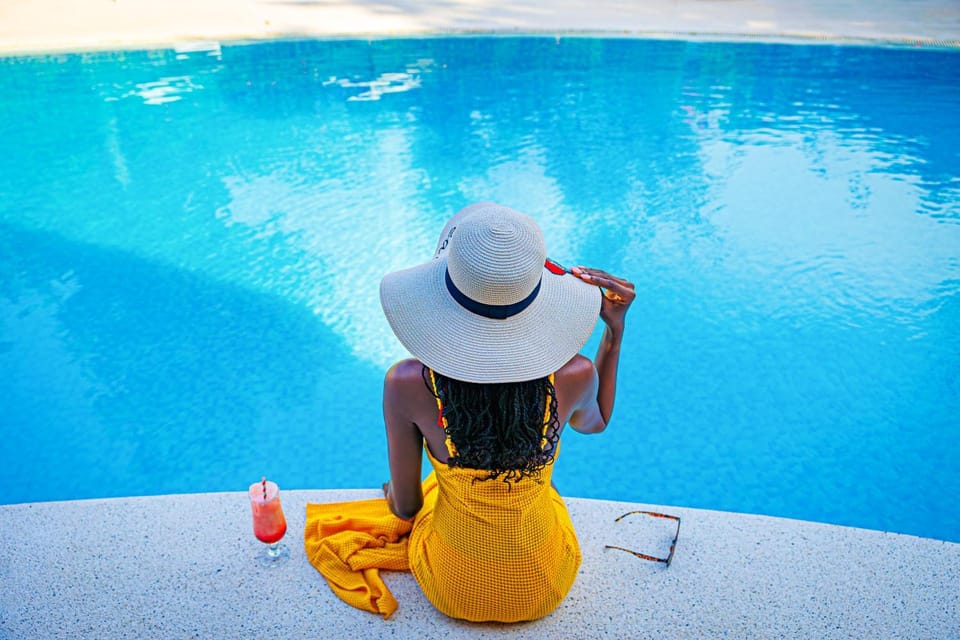 Guests, Pool view, Swimming pool