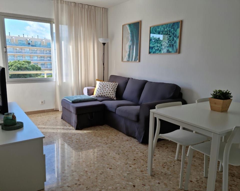 TV and multimedia, Living room, Seating area, Dining area, Garden view, Pool view