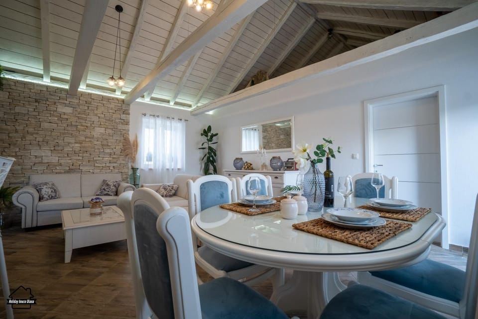 House Diana - heated swimming pool and jacuzzi Villa in Zadar County