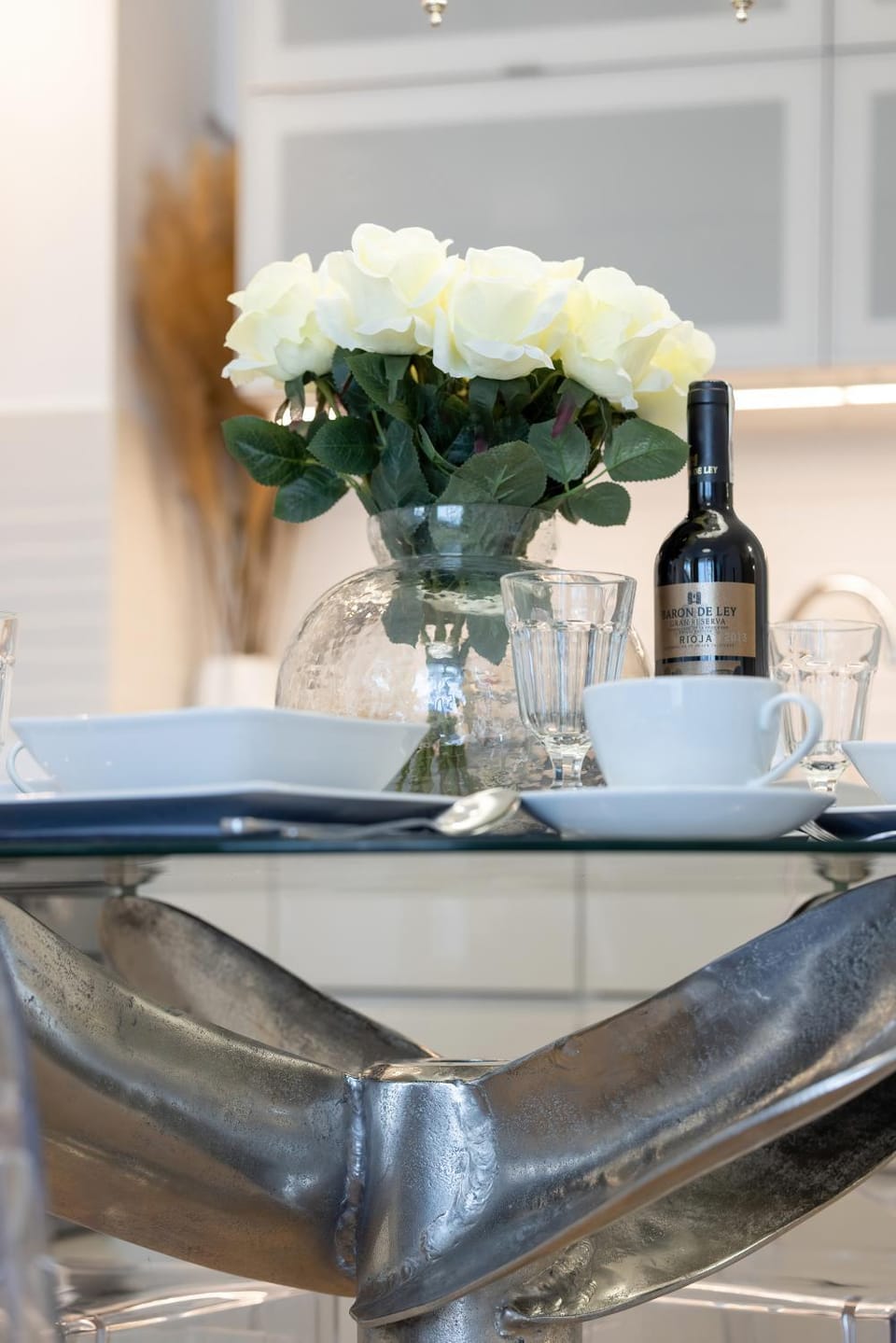 Kitchen or kitchenette, Food and drinks, Dining area, Drinks