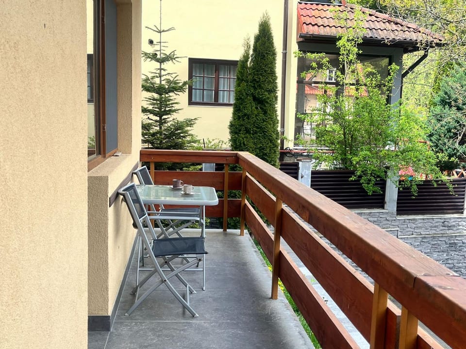 Property building, Patio, Day, Garden, View (from property/room), Balcony/Terrace, Balcony/Terrace, Dining area, Garden view