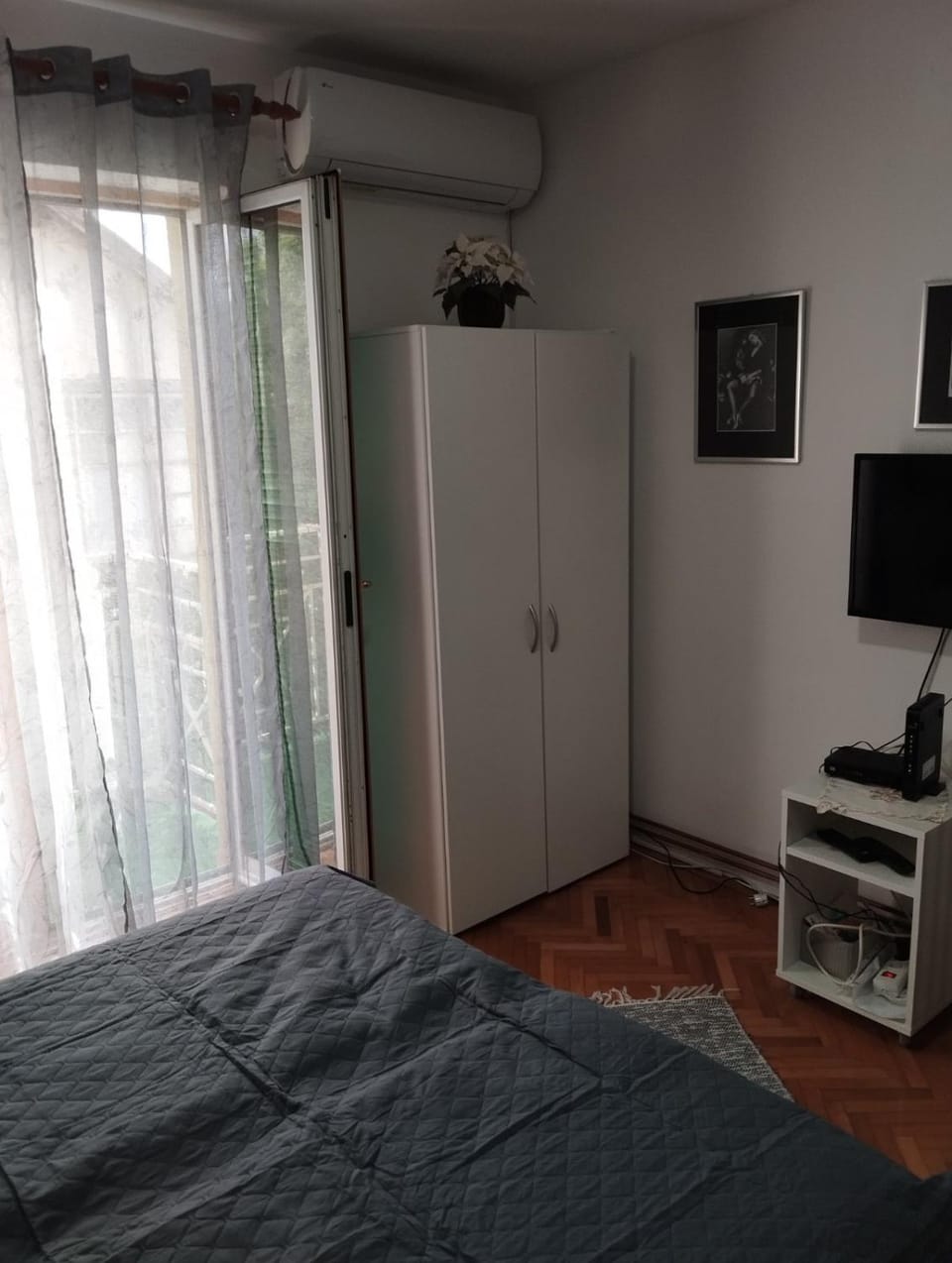 Bed, TV and multimedia, Photo of the whole room, Bedroom, hair dresser, wardrobe