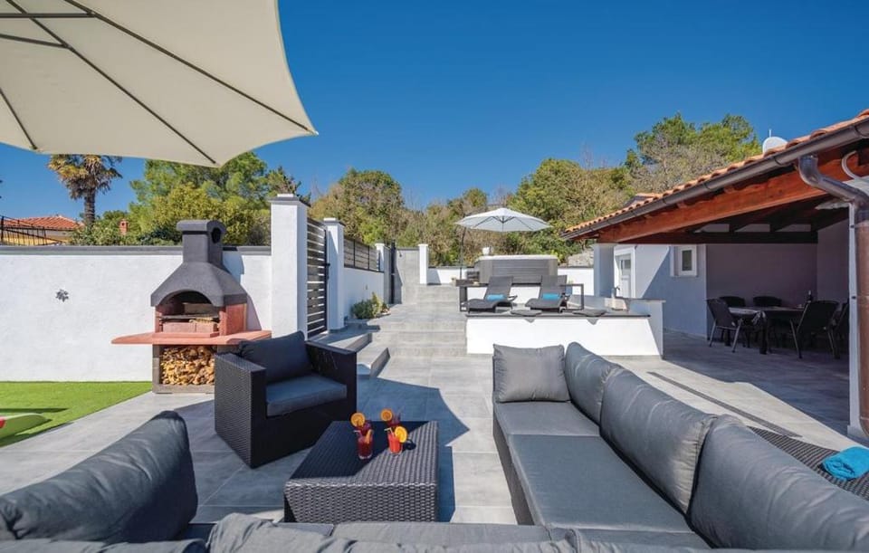 Patio, BBQ facilities, Seating area