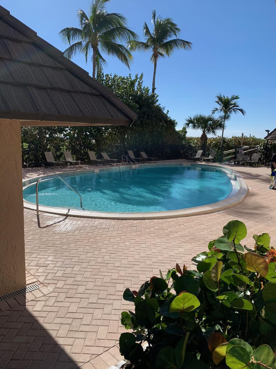 2 Bed South End Beachfront Condo at Popular Seawinds Apartment in Marco Island