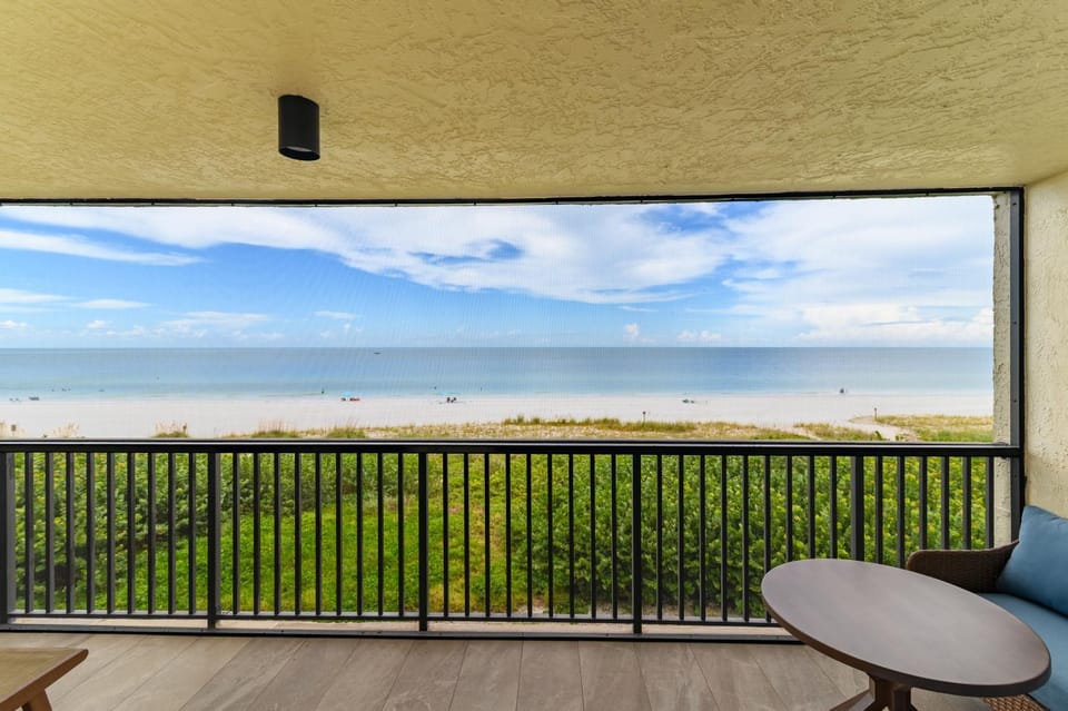 2 Bed South End Beachfront Condo at Popular Seawinds Apartment in Marco Island