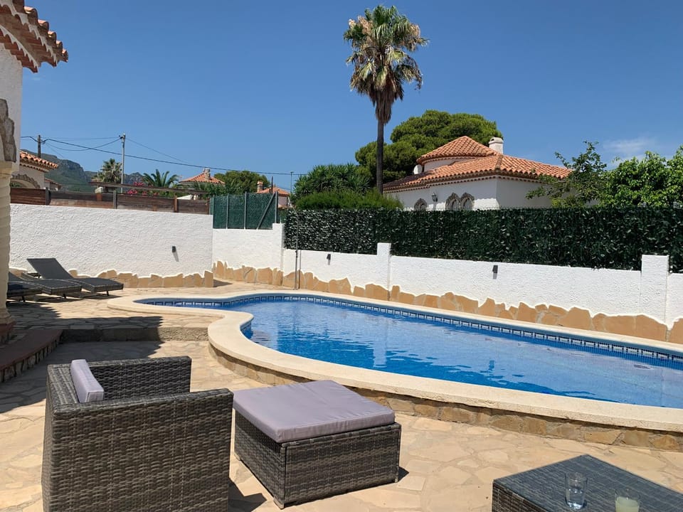 Swimming pool, sunbed