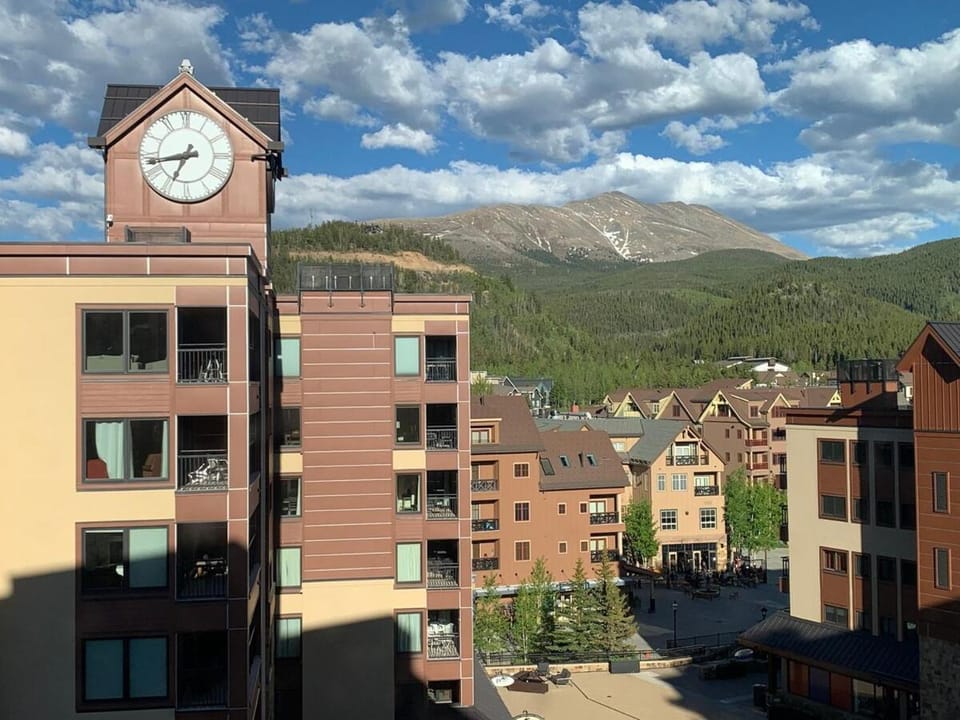 Village at Breckenridge 4604 Sunny Ski in & Out King Studio Open Hot Tubs & Pool Apartment in Breckenridge