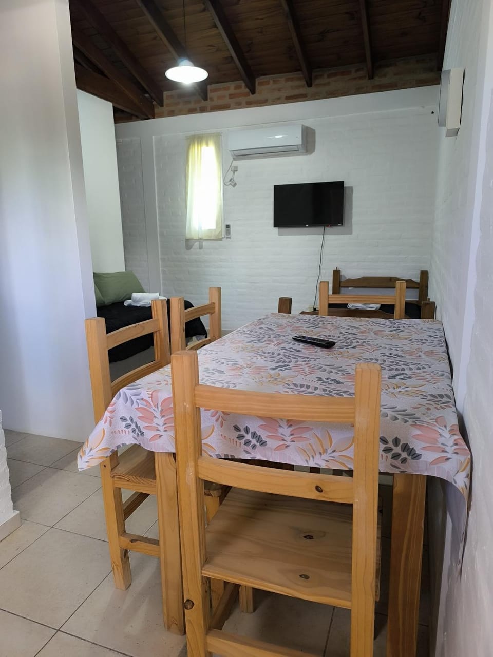 Kitchen or kitchenette, air conditioner