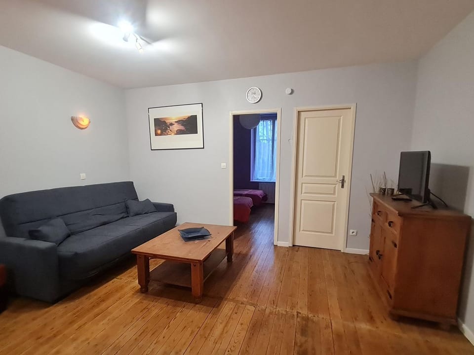 Charmant Gîte au Cœur d'Haraucourt - Proche de Nancy, Jardin Privatif, Wifi, Parking Gratuit - FR-1-584-22 House in Grand Est