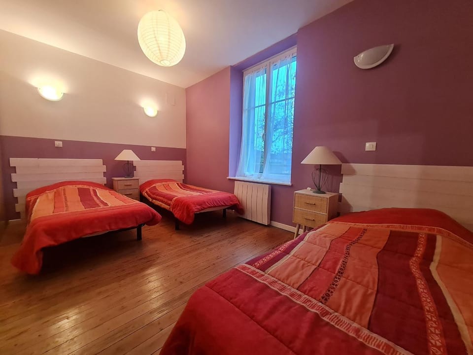 Charmant Gîte au Cœur d'Haraucourt - Proche de Nancy, Jardin Privatif, Wifi, Parking Gratuit - FR-1-584-22 House in Grand Est