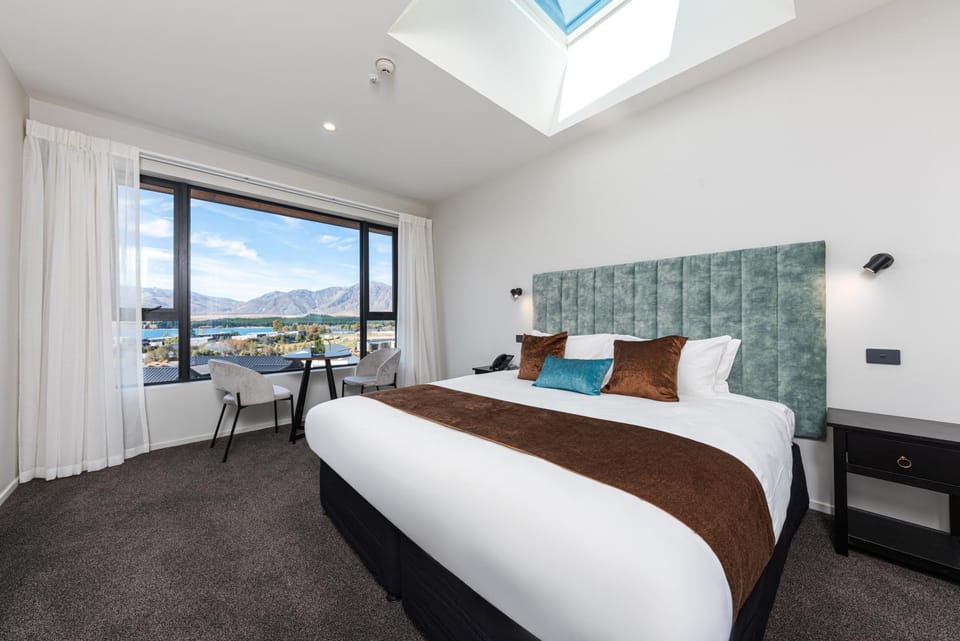 Bed, View (from property/room), Bedroom, Lake view
