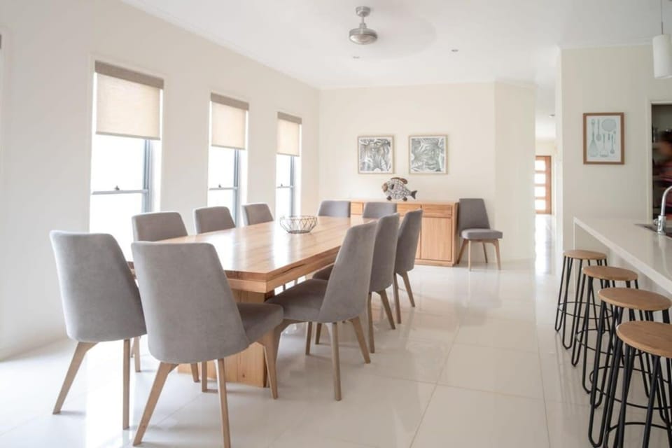 Seating area, Dining area