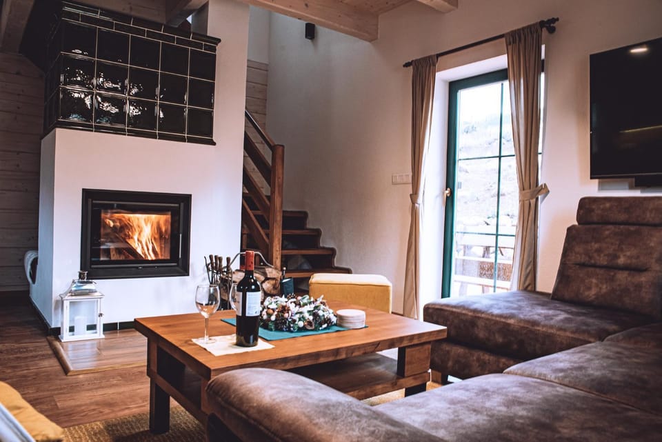 TV and multimedia, Living room, Decorative detail, Seating area, flat iron