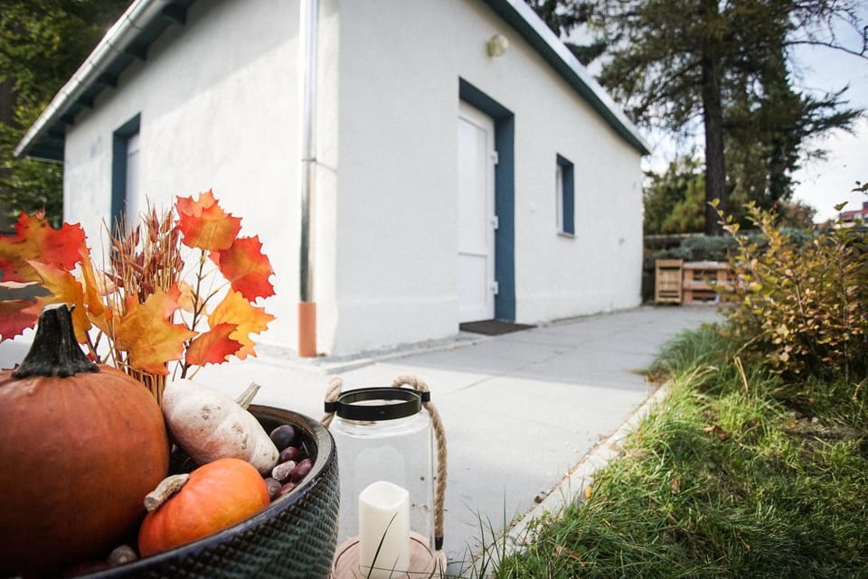 Property building, Facade/entrance, Decorative detail, Autumn