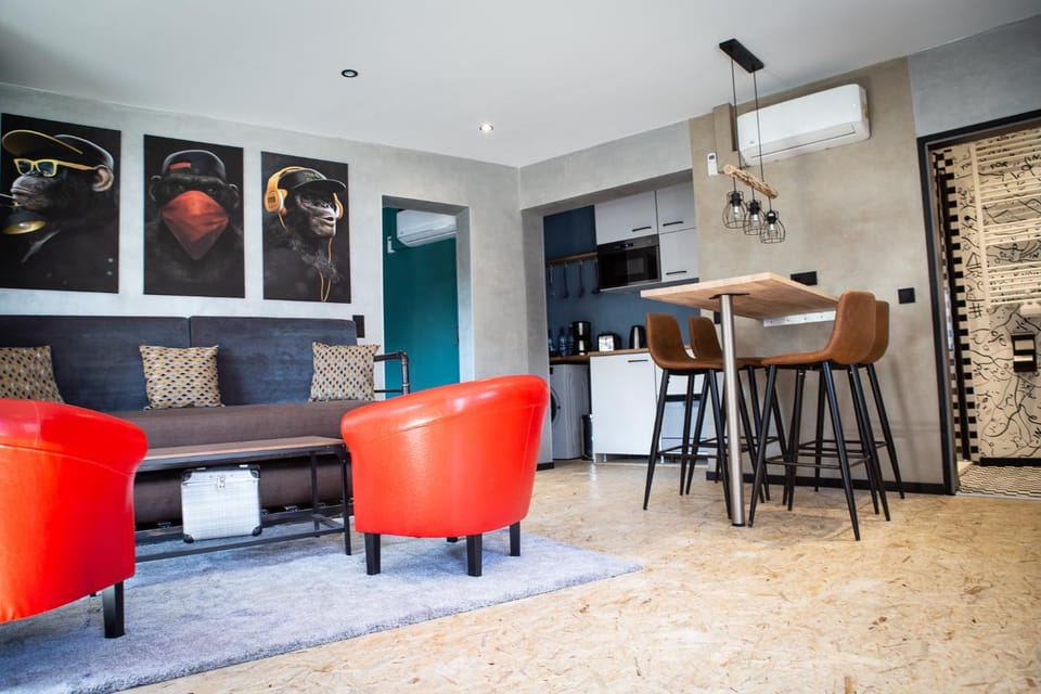Living room, Dining area