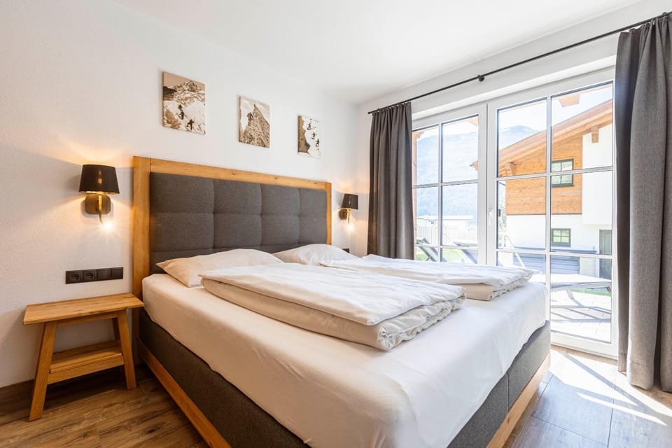 Bed, Photo of the whole room, Bedroom, Mountain view