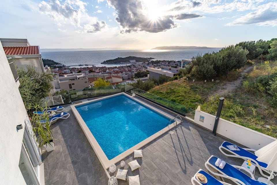 Property building, Pool view, Swimming pool
