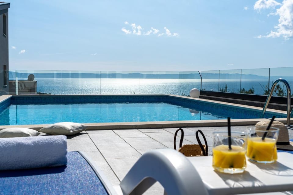 Balcony/Terrace, Pool view, Sea view
