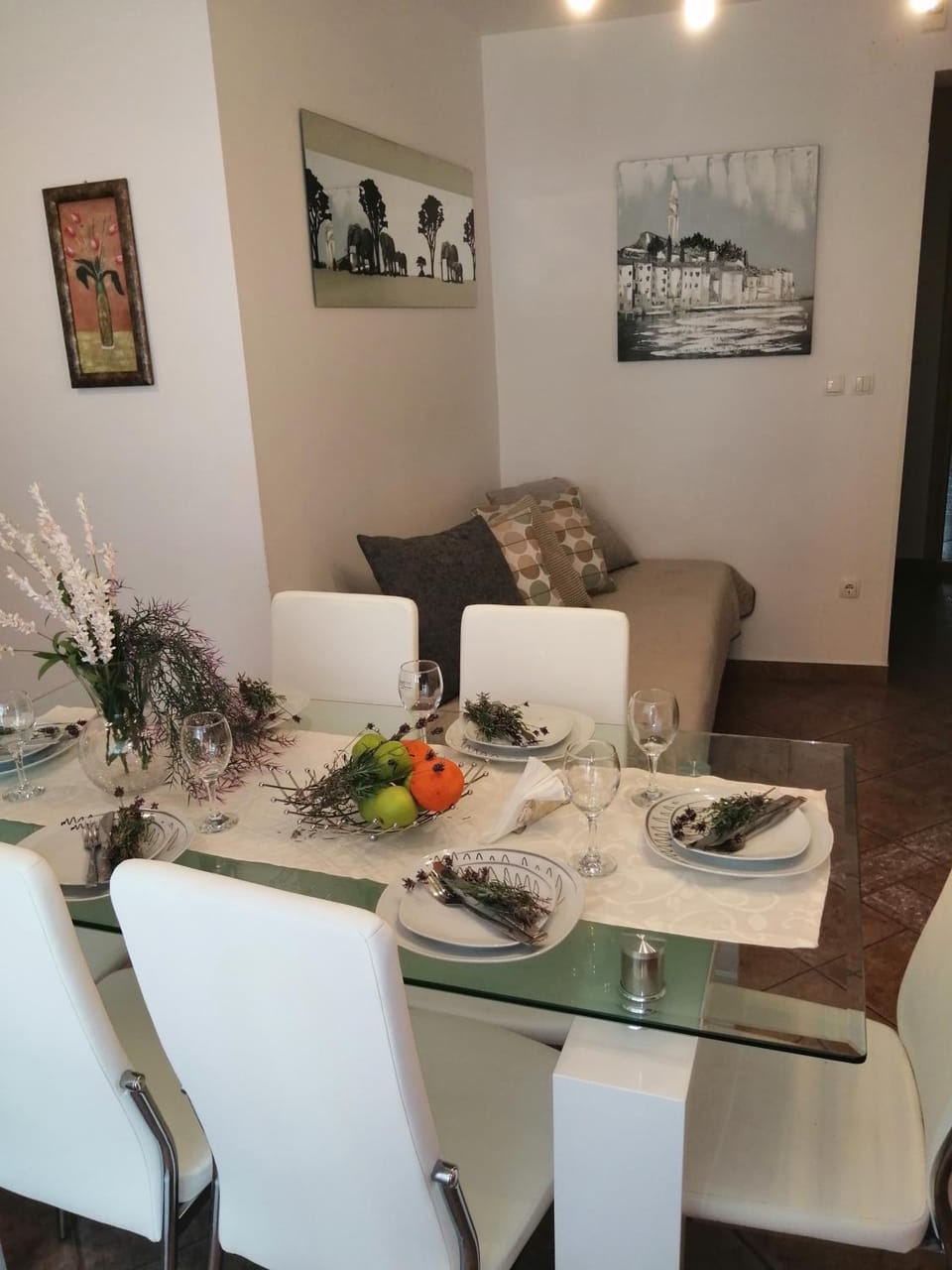 Photo of the whole room, Dining area