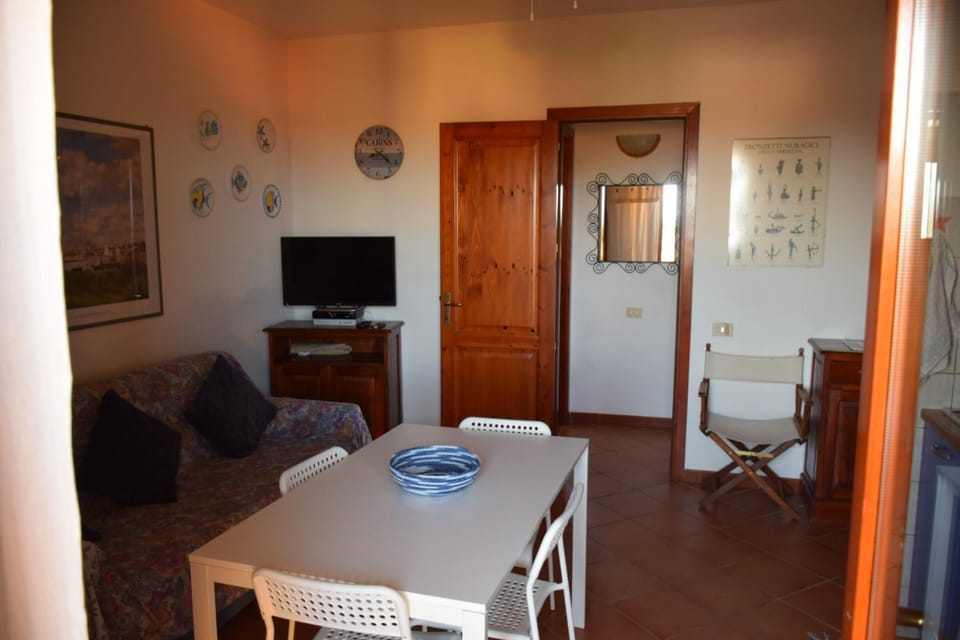 Communal lounge/ TV room, Seating area, Dining area