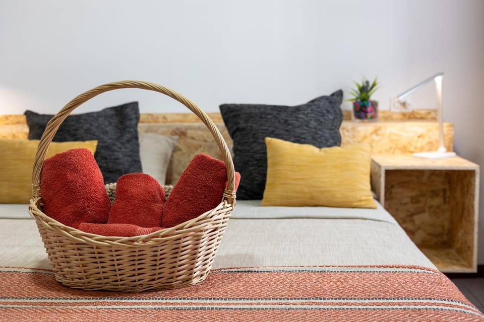 Bed, Decorative detail, Bedroom, towels