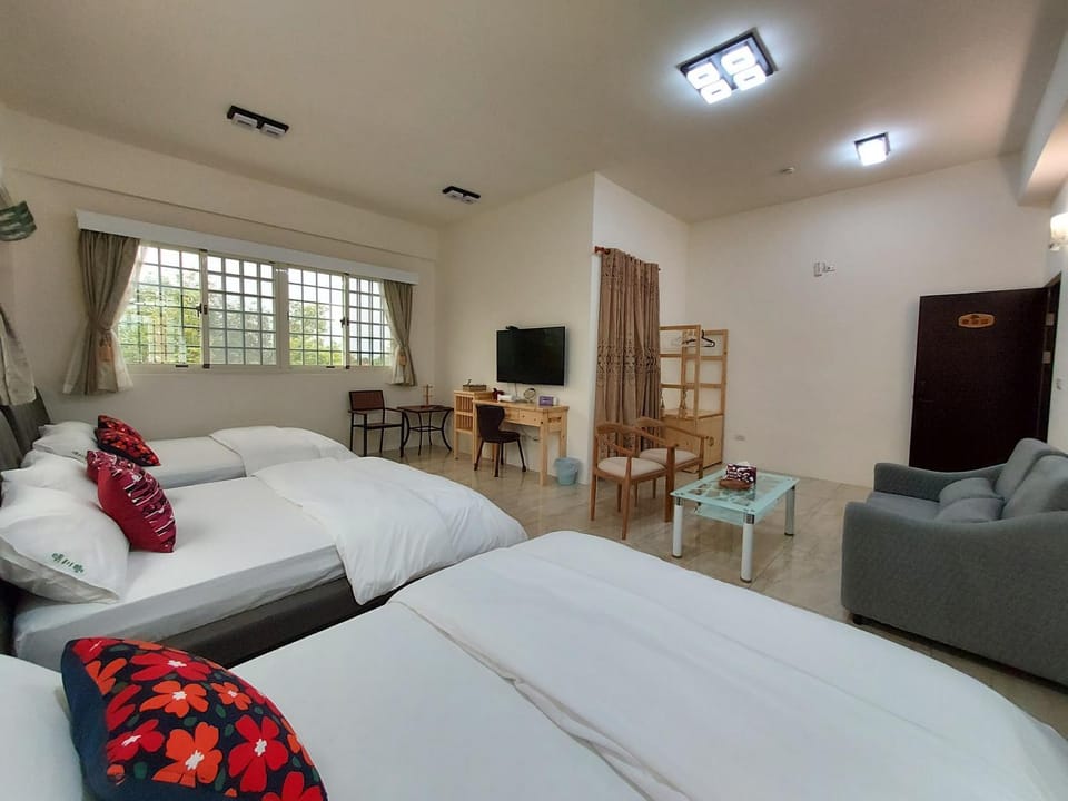 Communal lounge/ TV room, Photo of the whole room